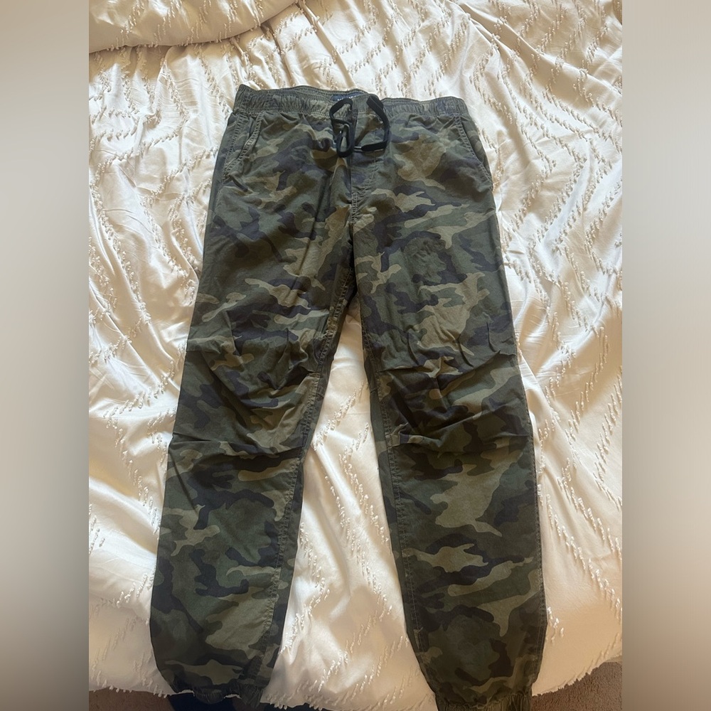 Men’s camo jogger size medium
